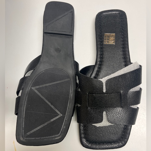 BRAND NEW FLAT SANDALS - Picture 3 of 3